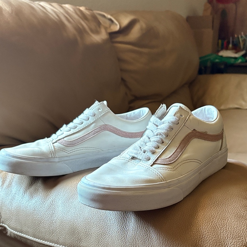 Vans Classic White leather and Pink Sneakers - Picture 3 of 8